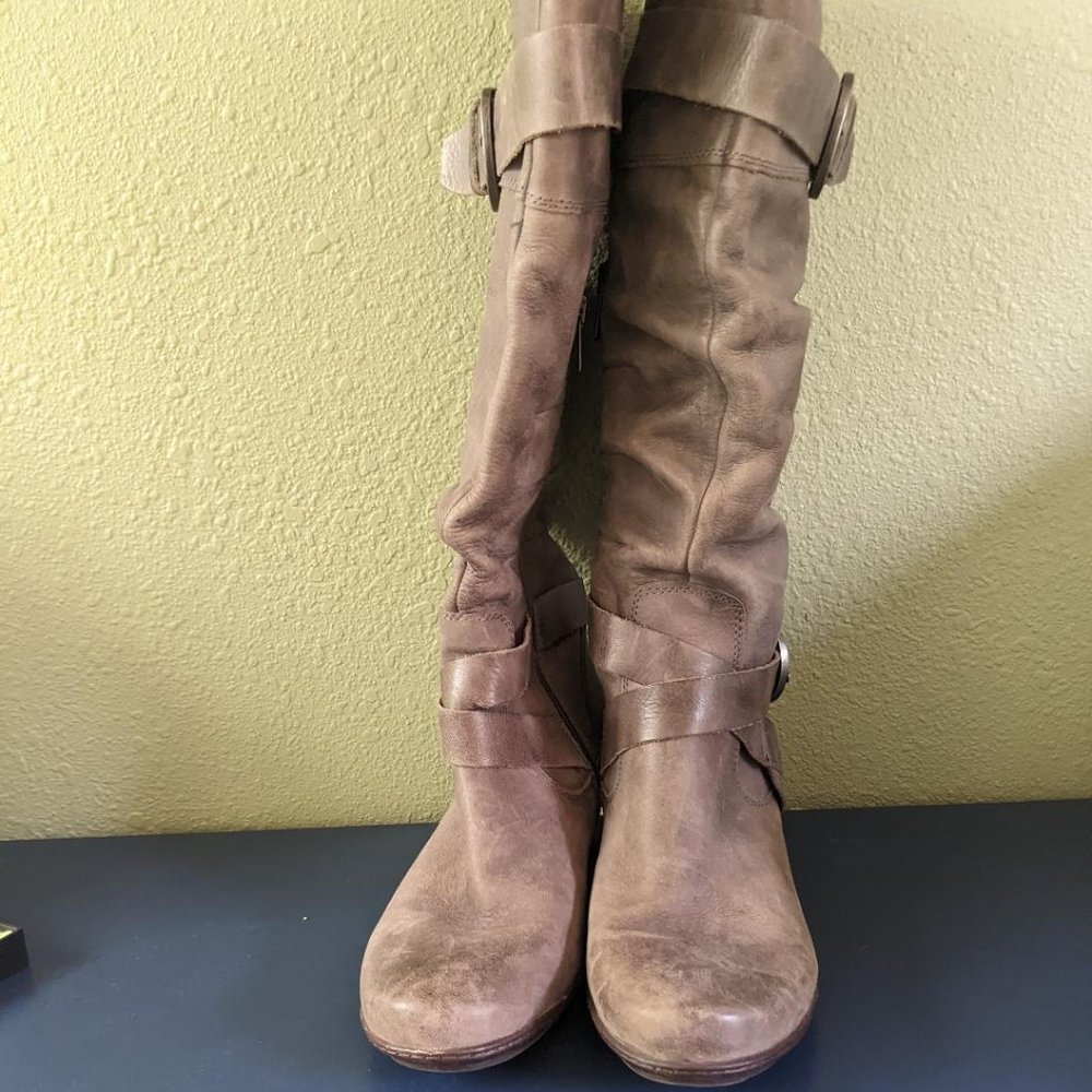 Pinkolinos knee high boots in Gray with side zipper. Size 9. Gently Used